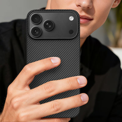 ครอบมือถือไฟเบอร์คาร์บอนอารามิดที่กําหนดเอง พร้อมกรอบโลหะสําหรับ iPhone 17 Pro Max