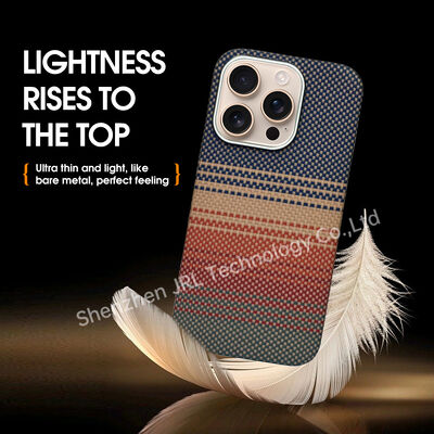 การปรับแต่งรูปแบบตะวันตก Super Thin Aramid Carbon Fiber Cover สําหรับ iPhone 17 Pro